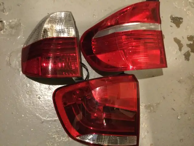 Mercedes-Benz Grilles Parts Lights Mirrors BMW Lights Wagons in Auto Body Parts in City of Toronto - Image 9