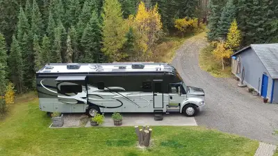 The Dynamax Dynaquest XL 37RB is a luxury Super Class C diesel motorhome measuring approximately 41...