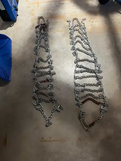 Awsome lawn tractor tire chain s Good for snow blowing or plowing In the winter months.