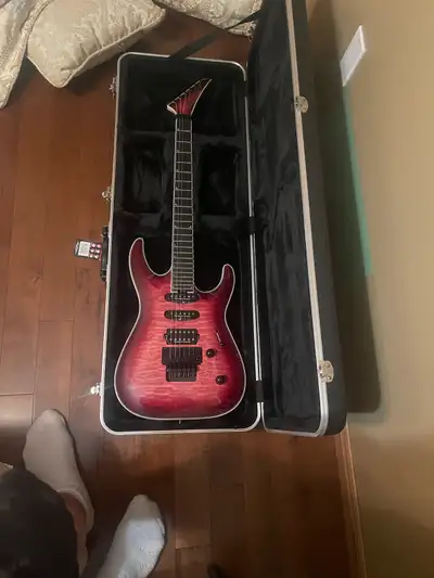 Bought new last year barely been played not a fan of Jackson necks no chips or dings still in excell...