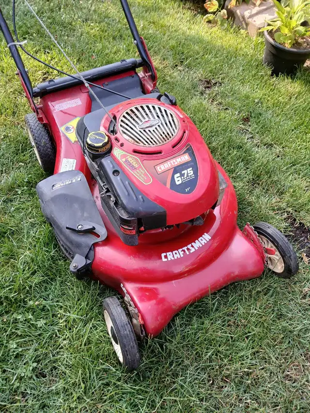 Craftsman 6.75 HP Lawnmower. in Lawnmowers & Leaf Blowers in City of Toronto - Image 5