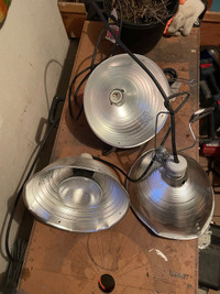 3 pot lights