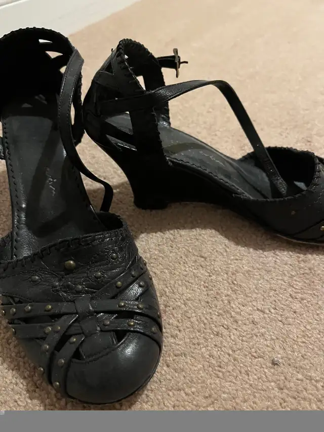 Women’s summer  Shoes in Women's - Shoes in Kitchener / Waterloo - Image 3