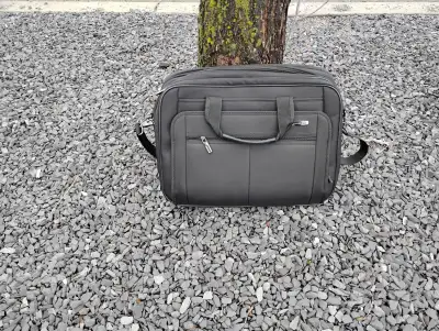 New 16 INCH Samsonite laptop Bag for 20 dollars. New 17 INCH Tracker laptop Bag for 20 dollars. Plea...
