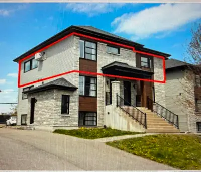 Moderne et spacieuse 5 1/2 style condo a Bellefeuille, Saint-Jerome Situe dans un triplex bien entre...