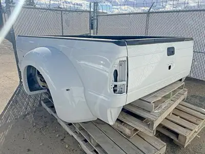 Like New - Completely Reconditioned Ford F350 8' Dually Box with Fifth Wheel Prep Package (Oxford Wh...
