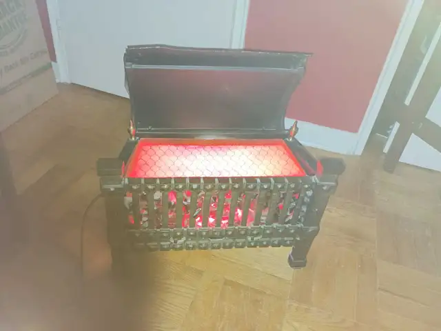 Antique Electric Fireplace in Fireplace & Firewood in City of Toronto - Image 4