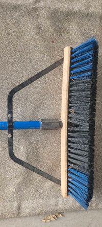 Hero 18" push broom with brace with 60" aluminium handle