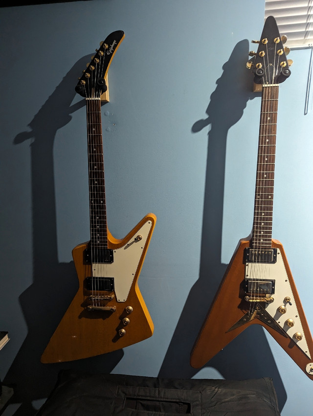 Epiphone Korina Flying V 2004 in Guitars in Calgary - Image 3