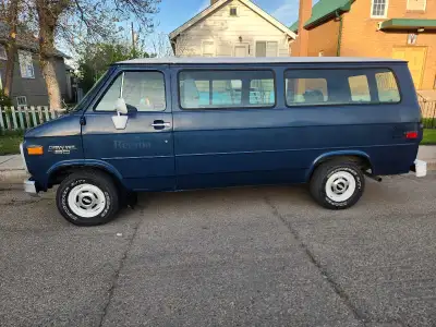 1990 Chevrolet G-20 cargo van Fuel-injected 5L 135,000kms New water pump New fuel pump New radiator...