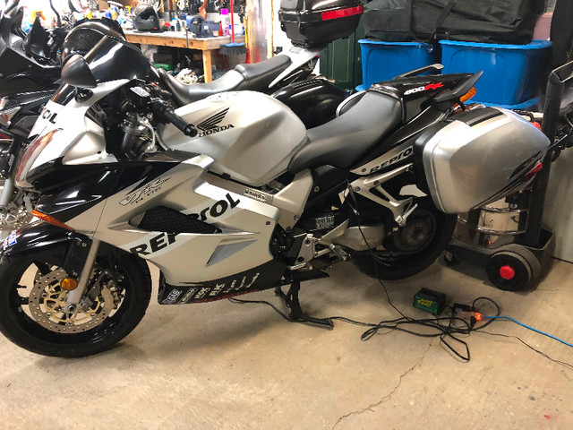 Motocyclette dans Routières sportives  à Laurentides