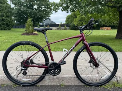 Giant Escape Disc Hybrid Bike, View more