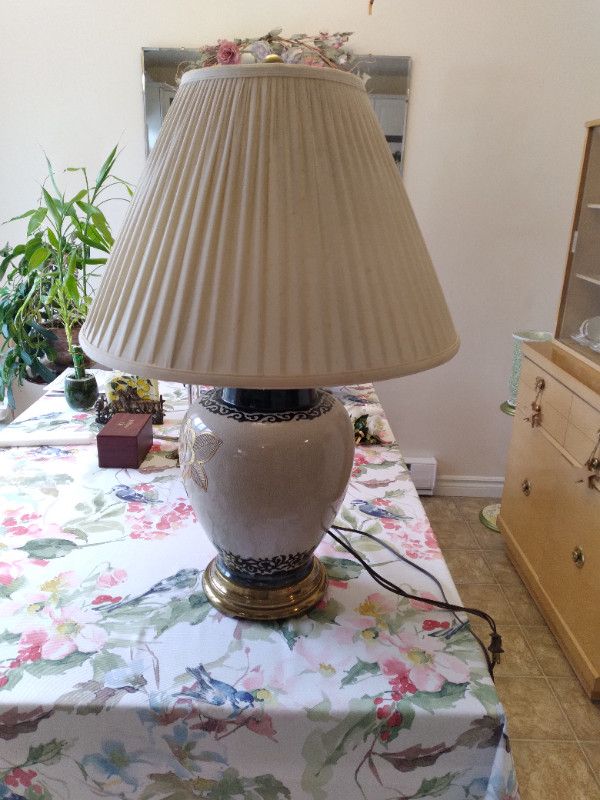 TABLE LAMP in Indoor Lighting & Fans in City of Halifax - Image 3