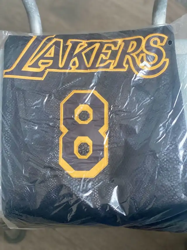 Kobe Bryant #8 Lakers Black Tribute Jersey – Size M – NBA Replic in Men's in City of Toronto - Image 2