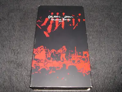 Pearl Jam - Touring Band 2000 - cassette vidéo VHS rock, View more