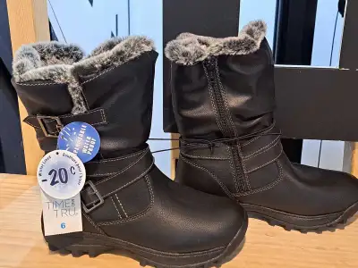 Time & Tru Ladies Black Snow Winter Boot With Fur Trim; Sz 6 &, View more