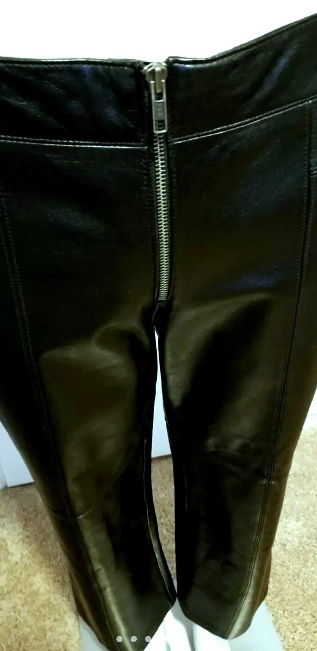 Leather Pants New  Danier White or Black Size 6 in Women's - Bottoms in St. Catharines - Image 5