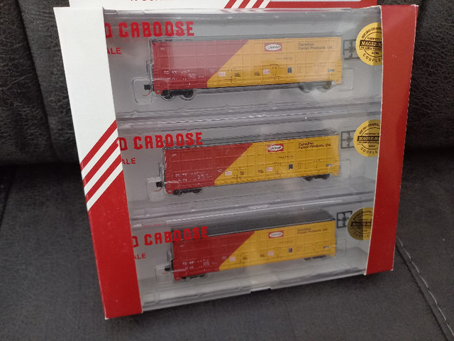 N Scale Canadian Forest Products 3 car set brand new Red Caboose in Toys & Games in Mississauga / Peel Region - Image 4