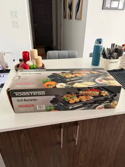 Perfect for a soirée raclette! Selling my Toastess Raclette Grill in excellent barely-used condition...