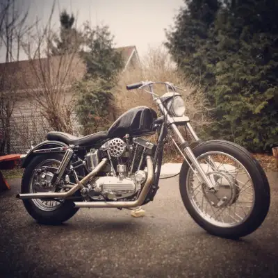 Freshly rebuilt 900 engine with valve seals. Z-bars, spoon seat, straight pipes, and vintage after-m...