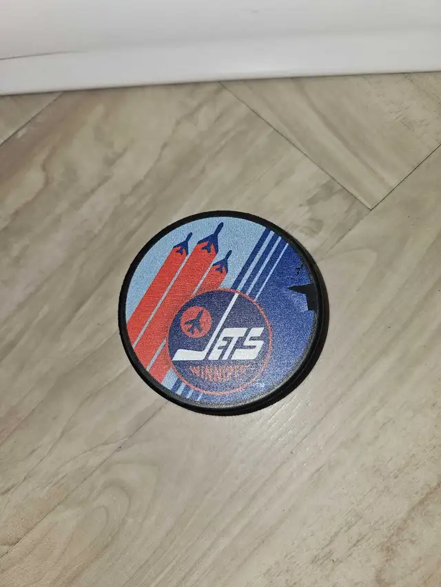 Winnipeg Jets NHL Puck in Hockey in Winnipeg - Image 2