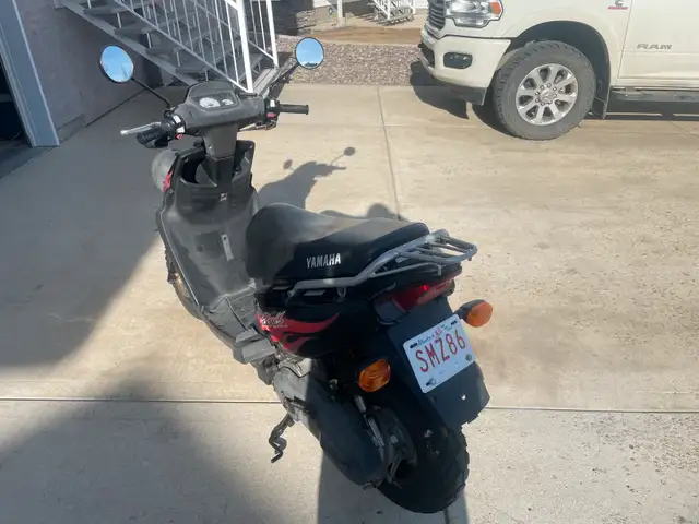 2005 Yamaha BWS Sport in Scooters & Pocket Bikes in Medicine Hat - Image 5
