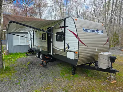 2014 Springdale Summerland SM2820 - Front Bedroom ( Extra Plush Mattress! ) ,Bunks, Sofa Bed, U Dine...