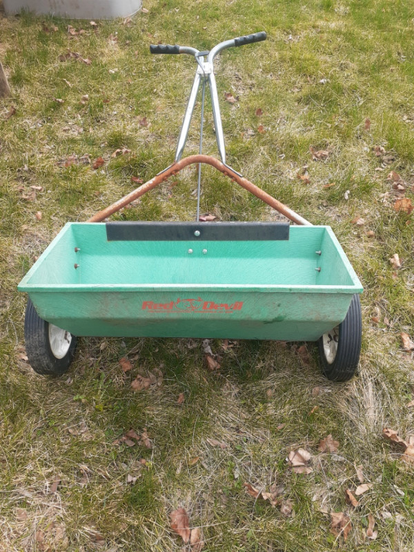 Drop spreader in Outdoor Tools & Storage in Chatham-Kent