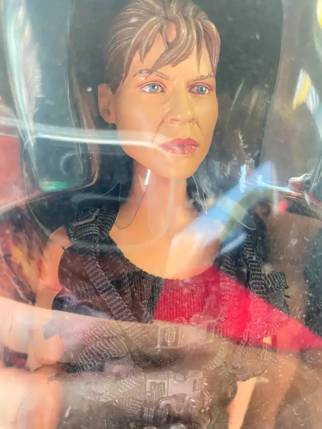 Figurine ( NEUF ) TRÈS RARE! Terminator 2 Sideshow! ( AUBAINE! ) in Home Décor & Accents in Laval / North Shore - Image 8