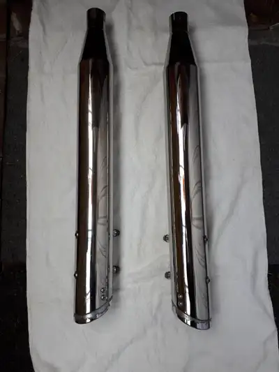Silencieux Harley Davidson, ont servies 30 jours, on demande 100$ au 4183809233 svp communiquer par...