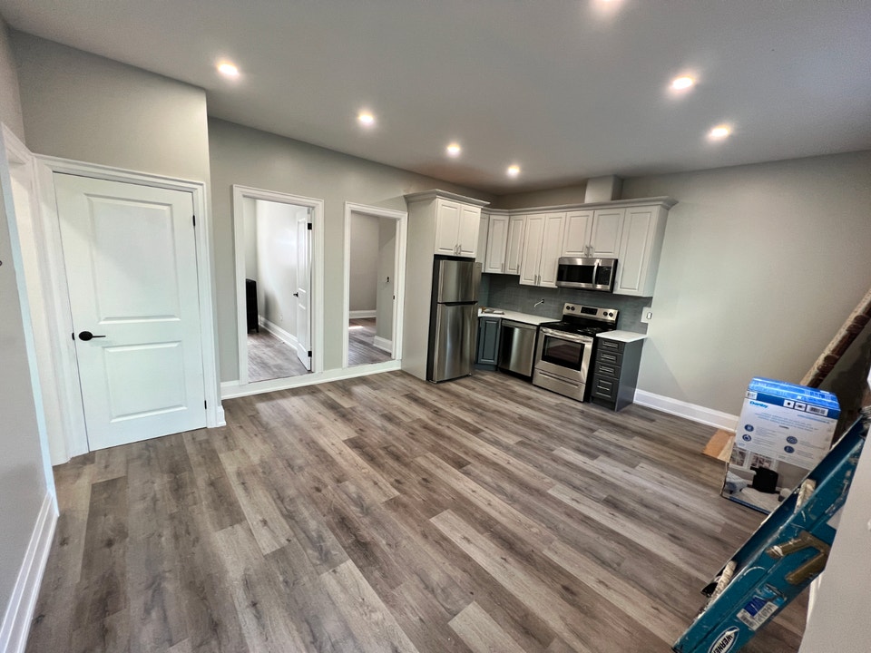 Modern 2 Bedroom Apt Downtown Orillia with Insuite Laundry 2