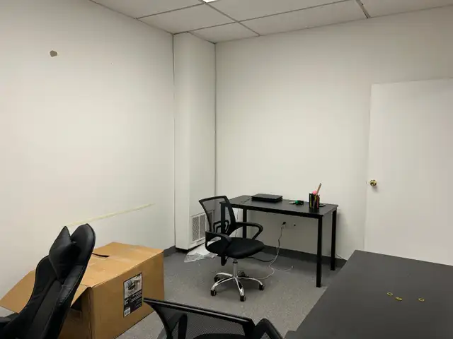 Industrial/Warehouse/Commercial Space Available in North York in Commercial & Office Space for Rent in City of Toronto - Image 7