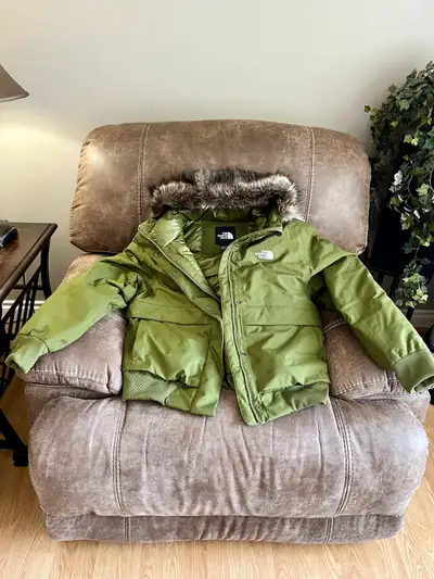 North face woman’s jacket parka, View more