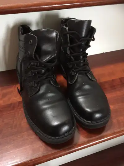 Women winter boots size 8, View more