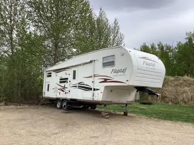 28.5 ft bunk model sleeps up to 8 people. Air conditioning, new awning, in good shape, easy to pull...