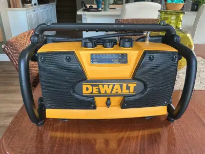 Dewalt AM/FM/Aux Jobsite Radio DW911, View more