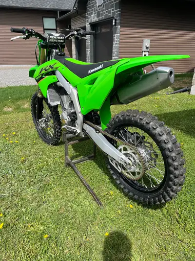 2022 Kawasaki KX 450F comes with gold chain, stand, 3 different t mappings and owners manual. Only o...