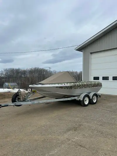 16’ center console drive. 200 Optimax engine and exact weld bucket and hydraulic trim nozzle. 121 ho...