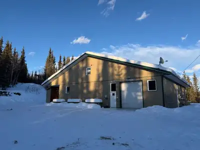 Warehouse Space for Lease – 3,199 sq. ft. (with Mezzanine Storage) Location: North of town, within c...