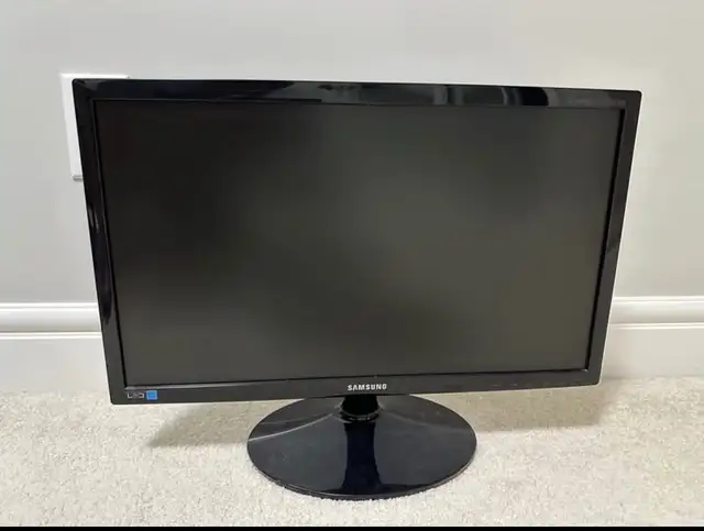 Samsung 22” monitor62863266278659127