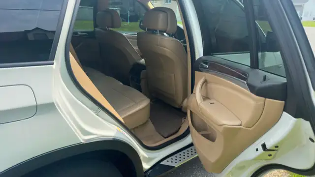 BMW X5 2009 in Cars & Trucks in Drummondville - Image 11
