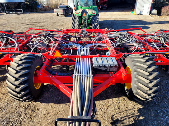 2020 Vaderstad Seedhawk 84’ 980  in Farming Equipment in Saskatoon - Image 3