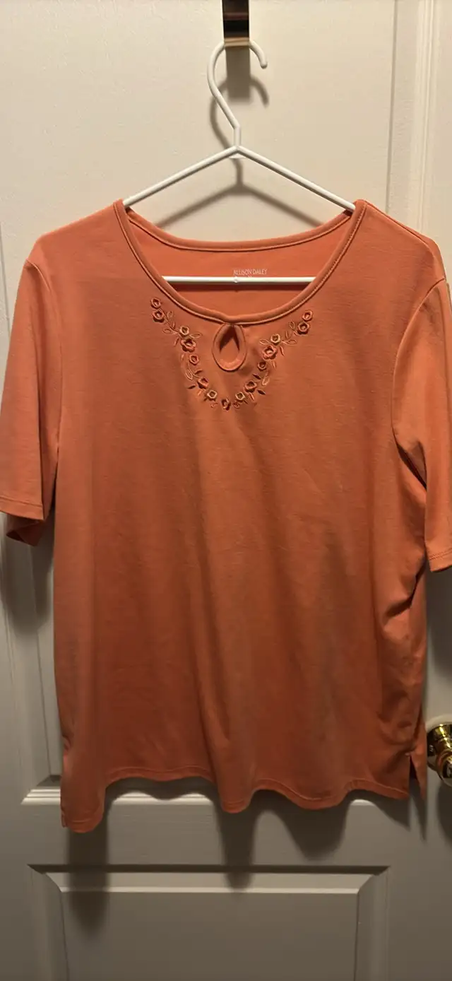 Women’s 3x Short sleeve tops buy more save more in Women's - Tops & Outerwear in Oshawa / Durham Region - Image 9