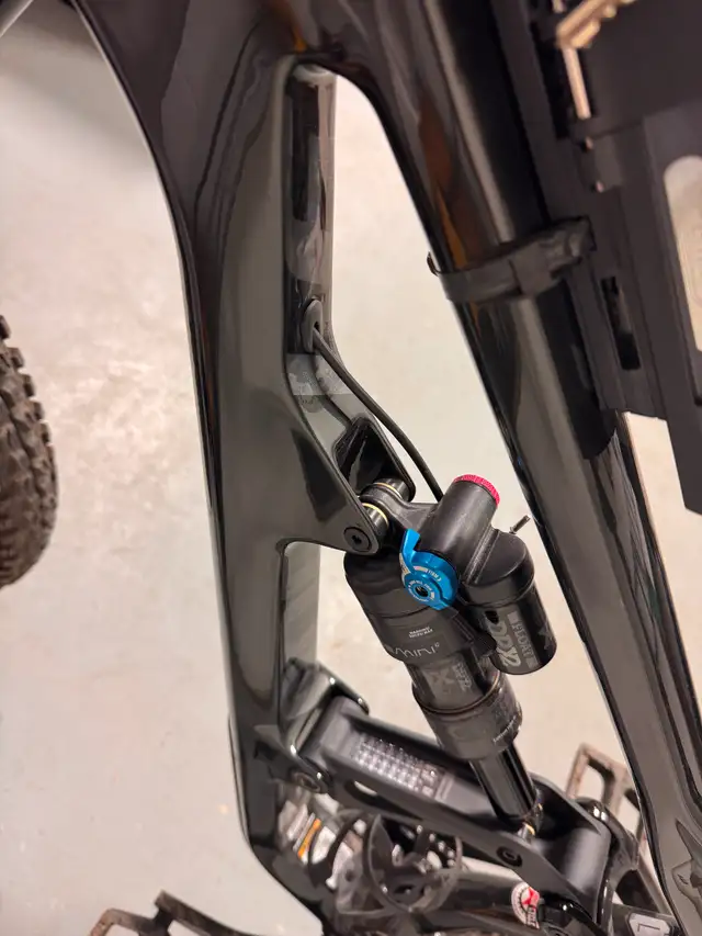 2019 Cannondale Habit Carbon 5 - Upgraded Trail Bike in Mountain in Edmonton - Image 9