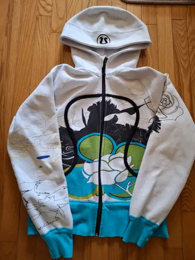 Excellent condition Lululemon zip up sweatshirt. Pick up in Rockland preferred but can meet in Ottaw...