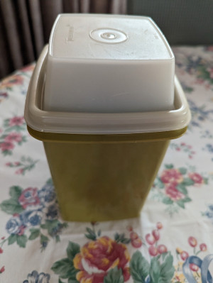 Tupperware | Kitchen & Dining Décor For Sale in Canada | Kijiji Classifieds  - Page 4