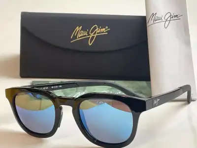 MAUI JIM KOKO HEAD M 737-02CA limited edition polarized sunglasses. Canada limited edition (Canada f...
