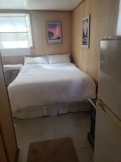 Room available for short term, near Chinook mall / LRT