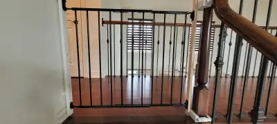 Kidco locking adjustable baby gate for wall and railing, View more