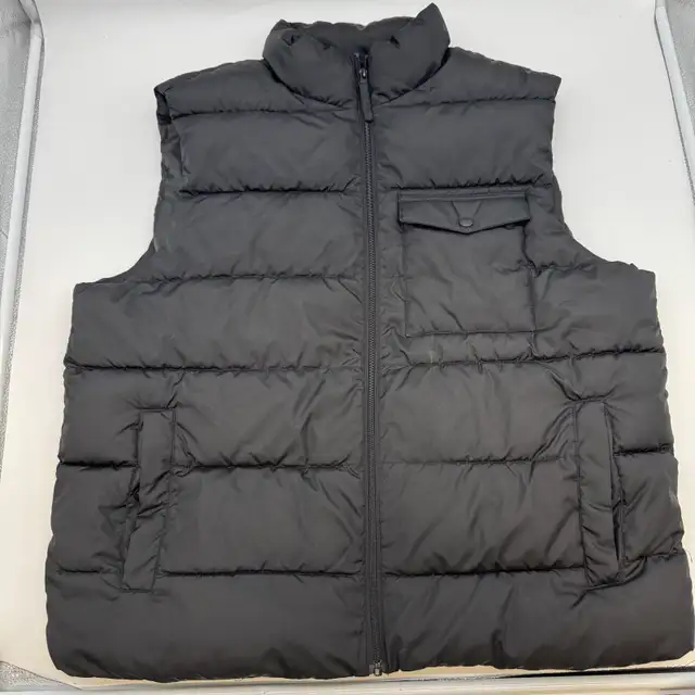 Old Navy Men’s Black Puffer Vest XL in Men's in City of Toronto - Image 4